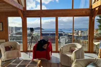 Image de Villa récente ossature bois avec vue panoramique sur le Port et les îles.