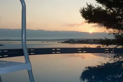 Image de Un appartement avec une chambre