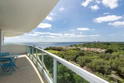 Sortez de la tempête et entrez dans ce magnifique condo de 2 chambres à Coconut Grove - 239 $! !
