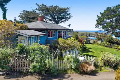 Image de Oceanview maison plus invité chalet w / ponts avant et arrière et une cour fermée