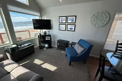 Image de Pelican's Perch Oceanfront Cabin Getaway - Brookings, Or