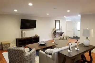 Image de Spacieux et gracieux 3 chambres, 2 salles de bain complètes Ranch vie dans un emplacement central!