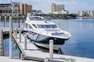 Image de Yacht de luxe 82 'Sunseeker sur Harbour Island
