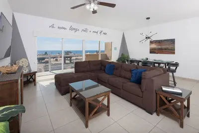 Image de Une nouvelle résidence située au dernier étage avec vue sur l'océan à Puerto Peñasco! Restez à la Casa Alexiu!