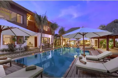 Image de Villa spacieuse et confortable de 6 chambres à Seminyak près de la plage et de la rue Seminyak Eat