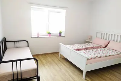 Image de Nouvel endroit pour les familles / groupes de 70 m2 + terrasse de 40 m2, climatisation, wifi, 10 km du centre