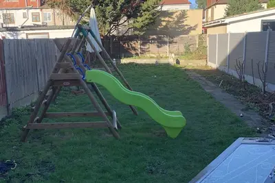 Image de Une maison mitoyenne de 3 chambres à coucher dans le Gantshill