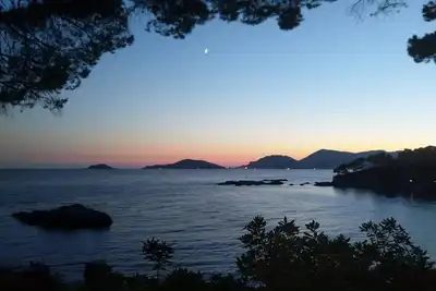 Image de Villa La Perla se compose de 2 appartements séparés avec accès direct à la mer