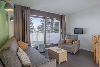 Image de Pied des pistes de ski, remise en forme, piscine, sauna, balcon, télévision, casier à ski, 32-35m²