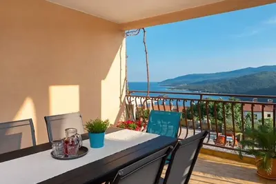 Image de ArtApArt D avec une vue magnifique sur la mer pour 5 personnes à Rabac