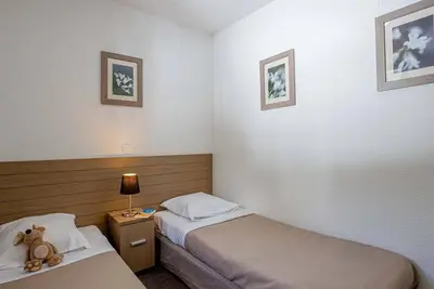 Image de Pied des pistes de ski, remise en forme, piscine, sauna, balcon, télévision, casier à ski, 28m²