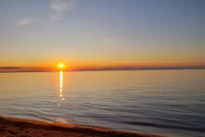 Image de Magnifique condo sur la rive de Green Bay! Courte distance en voiture de Green Bay & Door Co.