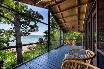 Image de Accueil Lakefront magnifique avec bain à remous privé!