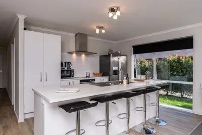 Image de Premier choix à Mangawhai - Avec Spa - Mangawhai Holiday Home