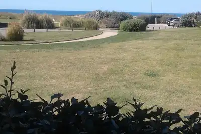Image de Beautiful newly furnished beachfront apartment