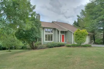 Image de Virginia Tech Lodging - Maison moderne mise à jour à seulement 1 mile du campus.