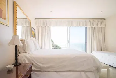 Image de Villa de 3 chambres avec piscine et vue panoramique imprenable sur Camps Bay