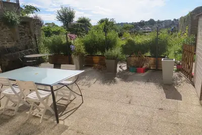 Image de Hyper centre, plain-pied avec grande terrasse au calme sur les remparts.