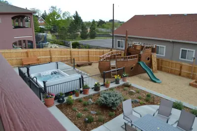 Image de Colorado Getaway avec bain à remous et foyer au feu pour 20 personnes et plus