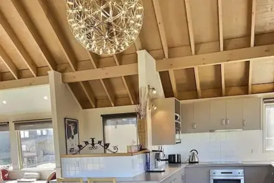 Image de Chalet à limite verticale - Escapades alpines.