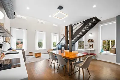 Image de Boho Loft, franchissez la porte et entrez dans la vie du centre-ville!