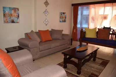 Image de La Villa A1 au Royal Apartments à Nyali est dans un endroit serein à proximité des centres commerciaux, des bars, des restaurants et des supermarchés