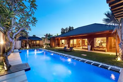 Image de Villa familiale stratégique et classique 3br à Seminyak