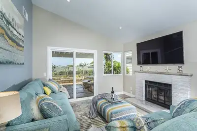 Image de * Sept Sale! Vue sur l'océan, piscine, spa, remodelage moderne et frais près de la plage de Carlsbad!