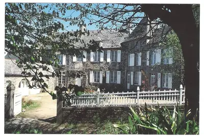 Image de Sous les marronniers gite proche de la mer sur le domaine du manoir du Valciot