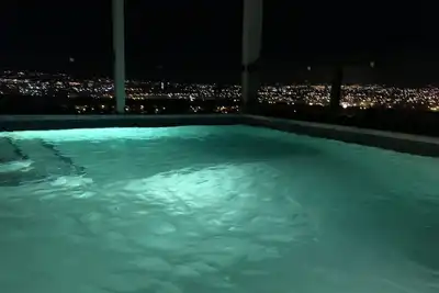 Image de Manoir avec une vue imprenable pour jusqu'à 30 personnes. Bienvenue aux enterrements de vie de garçon