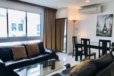 Image de Superbe appartement à un prix d'aubaine, près de Mrt, marchés, magasins