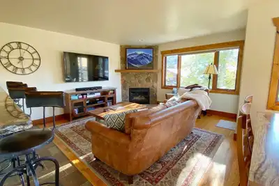 Image de Nouveau! 3bed / 3bath Sunny Avon Townhome; Étapes de la navette Beaver Creek
