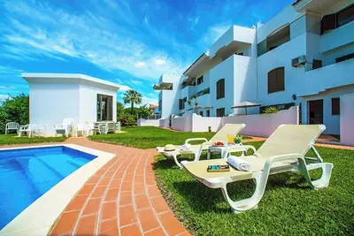 Image de Appartement rez de chaussée avec jardin privé. 10 minutes de la marina