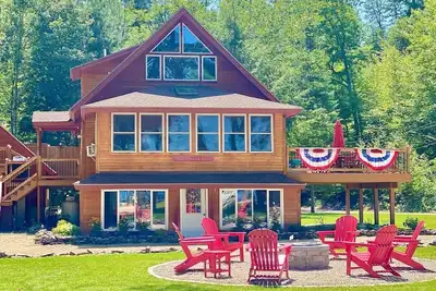 Image de La clochette sur le lac Ossipee avec vue sur l'eau et la montagne!