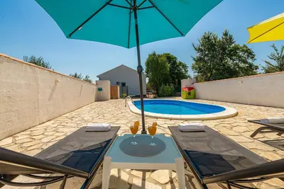 Image de Maison confortable de 3 chambres à.