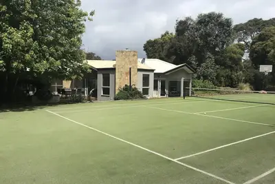 Image de The Lodge - Feu De Bois Ouvert / Tennis