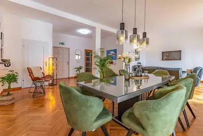 Image de Appartement confortable de 4 chambres à.