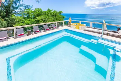 Image de Emplacement incroyable - Grand penthouse en bord de mer avec toit privé et bassin profond
