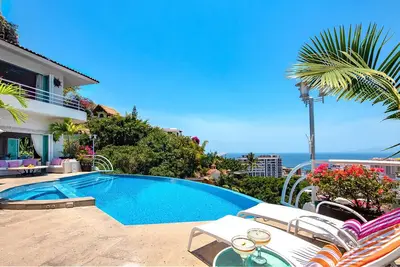 Image de Vues à couper le souffle sur Vallarta, Tout le personnel, Piscine à débordement, Jacuzzi, Promenade à la plage, Wifi gratuit