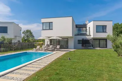 Image de Maison de vacances privée avec piscine privée, climatisation, bain à remous, Wifi, Tv, patio