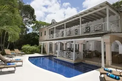 Bois de santal - Idéal pour les couples et les familles, belle piscine et plage
