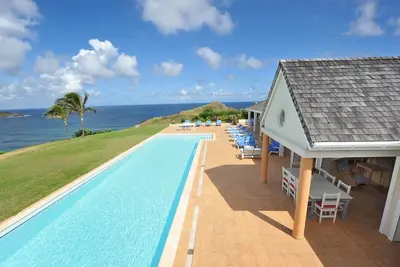 Image de Villa Oui - Longue piscine chauffée, centre de remise en forme, court de tennis, Wifi gratuit, accès privé à la plage