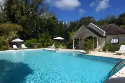 Heronetta, Sandy Lane Estate - Idéal pour couple et famille, Belle piscine et plage