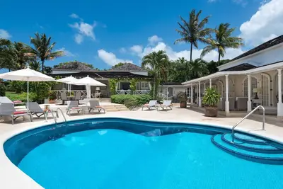 Golf Villa avec piscine, accès gratuit au club de plage, cuisinier \/ ménage inclus, Wifi gratuit