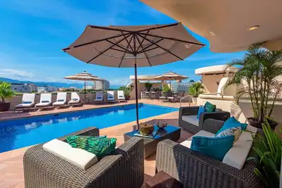 Image de Villa historique au coeur de la ville, à pied de la plage, personnel incl. Chef, piscine chauffée, climatisation, Wifi gratuit