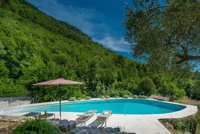 Image de Old Mill House avec piscine privée et jardin