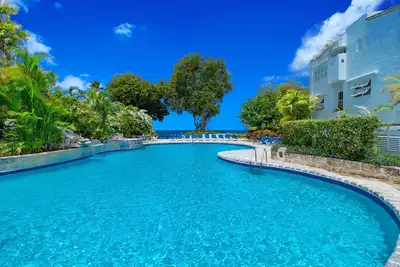 Image de Belle maison de ville de 3 chambres à coucher, front de mer, piscine, salle à manger Alfresco, Wifi gratuit