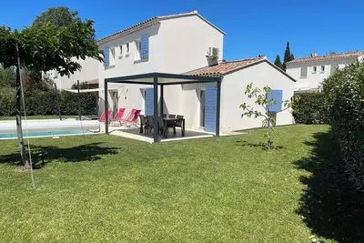 Image de Alpilles (Paradou) : villa Aupiho 6 pers. + piscine chauffée (chambr. climat. )
