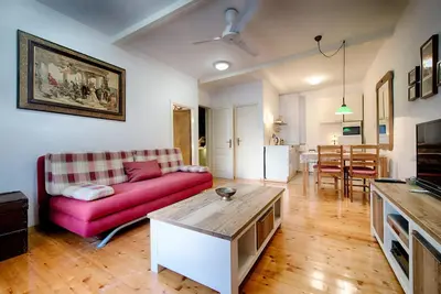 Image de Appartement dans la villa rustique en pierre de Xviii siècle, à côté de la plage