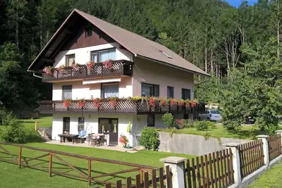 Image de Appartement Mertelj à Rateče, pour 2-4 personnes, avec terrasse